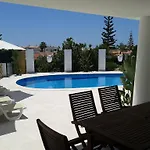 Oura Beach البوفيرا
