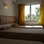 Oura Beach منتزه العطل