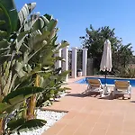 Oura Beach Semesterpark *