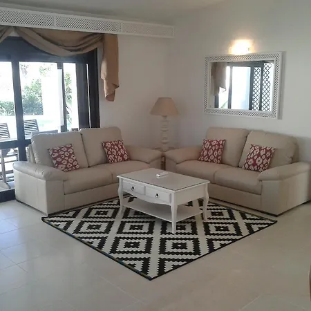 Oura Beach البوفيرا