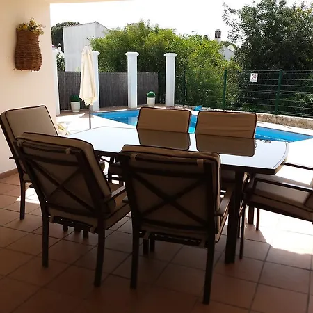 Oura Beach منتزه العطل