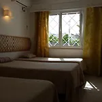 Oura Beach Tatil parkı