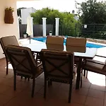 Oura Beach Tatil parkı